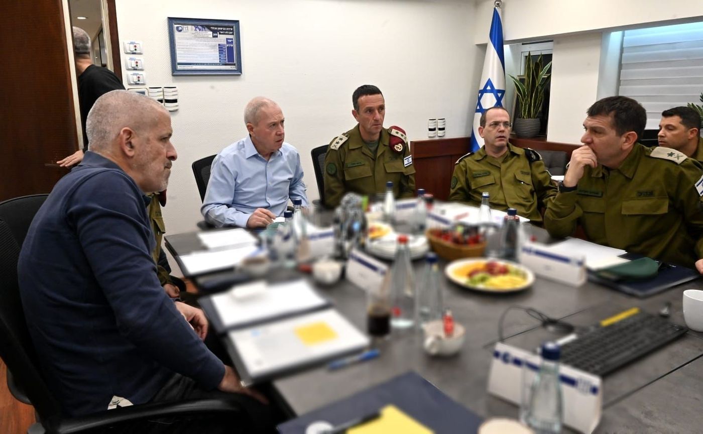 גלנט הורה: לבחון פעולות נגד המחבלים הבודדים