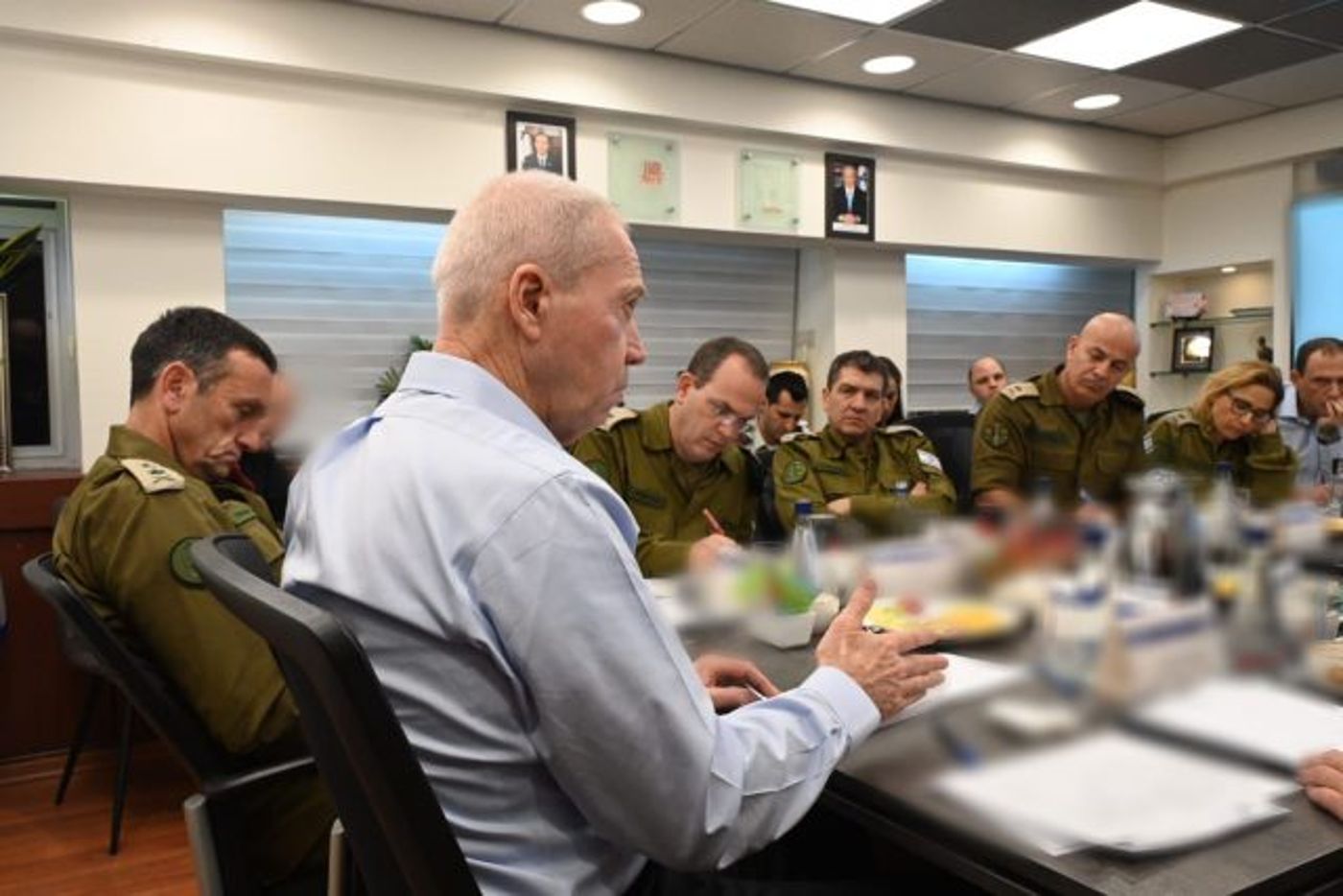 גלנט הורה: לבחון פעולות נגד המחבלים הבודדים