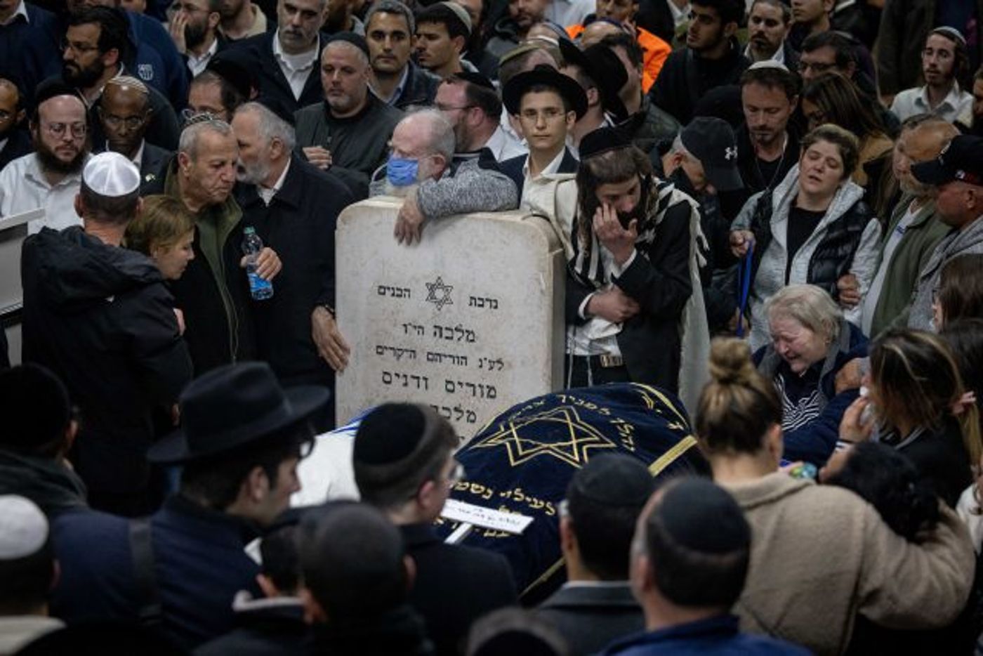 "איך הלכתם לנו?": המונים ליוו למנוחות את הנרצחים