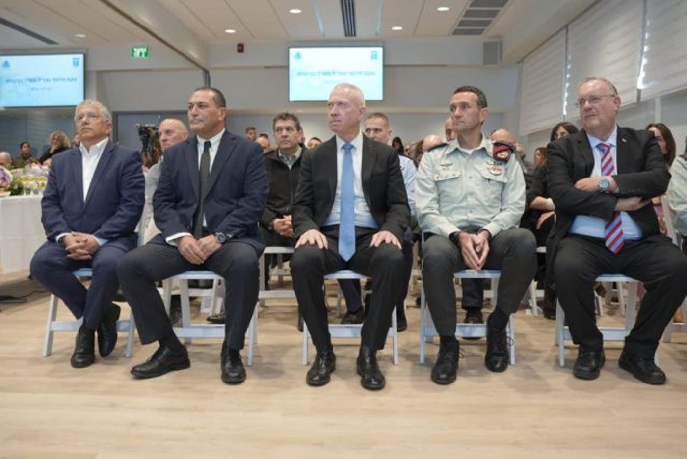 הרב הרשקוביץ, הרמטכ"ל הלוי, השר גלנט, זמיר ואשל (אריאל חרמוני, משרד הביטחון)