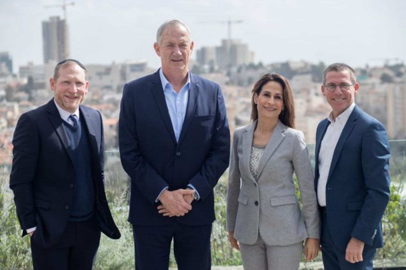בני גנץ: משימה לאומית ראשונה במעלה; חייבים לעסוק בה