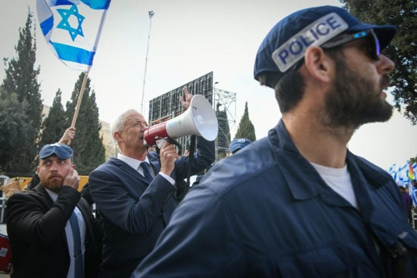 ח"כ בני גנץ בהפגנה