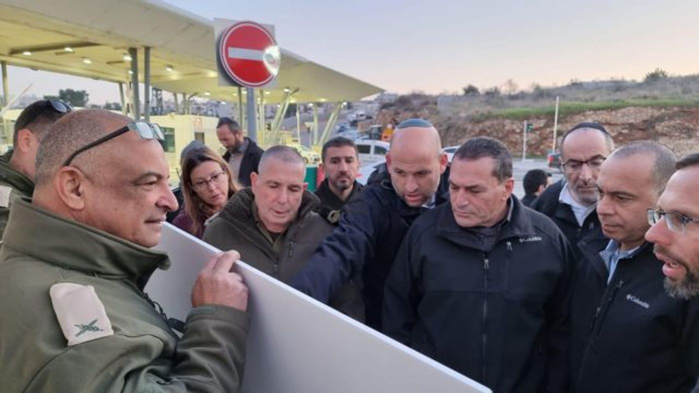 מנכ"ל משרד הביטחון סייר במעברים בשומרון