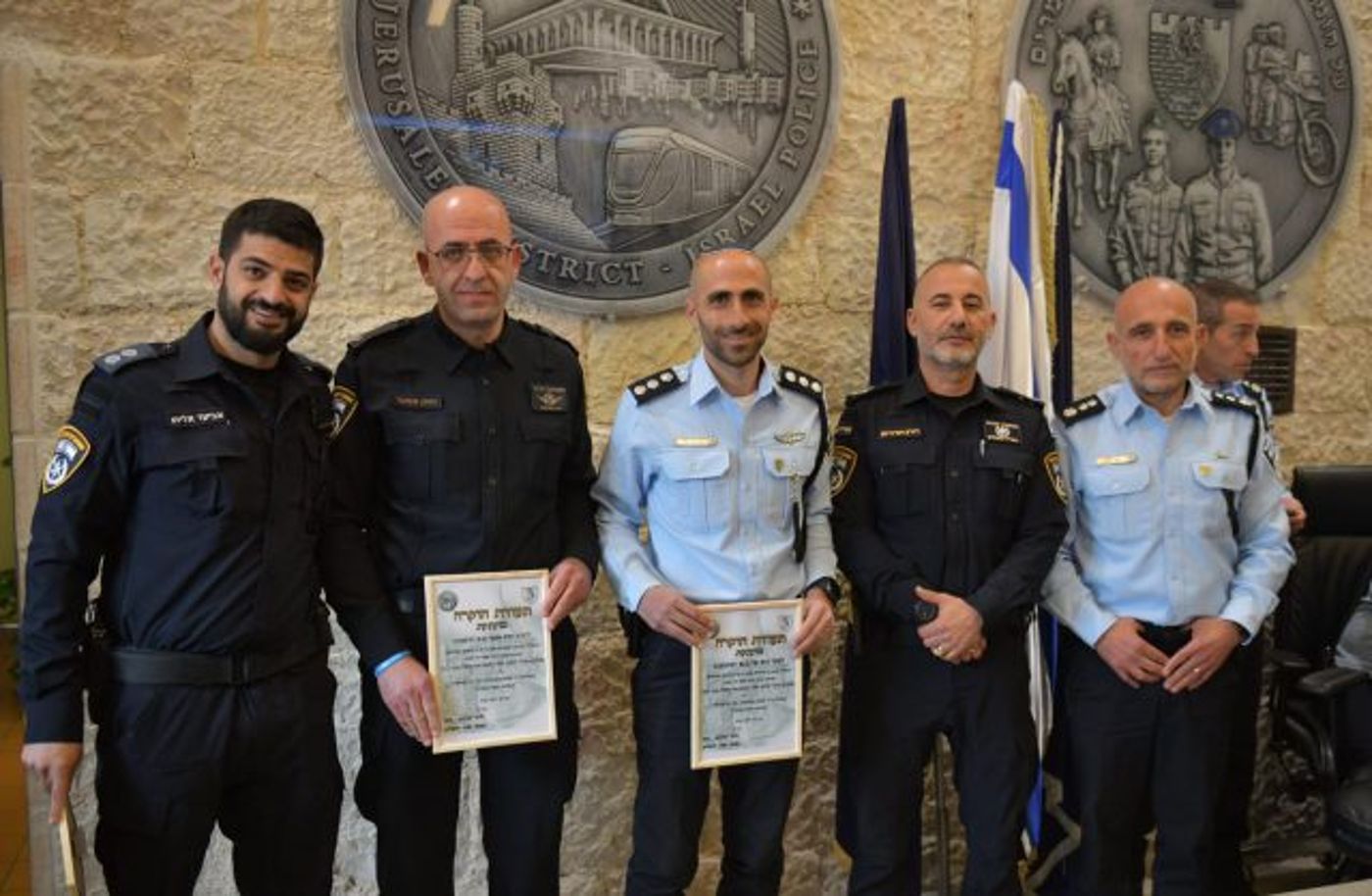 הענקת תעודות ההוקרה לשוטרים שעצרו את המחבל שביצע את פיגוע הדקירה השבוע