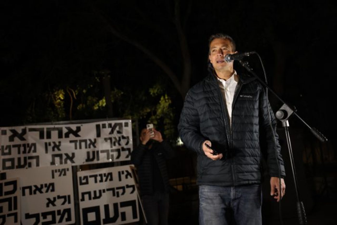 השר לשעבר יועז הנדל בהפגנת הימין בעד הידברות