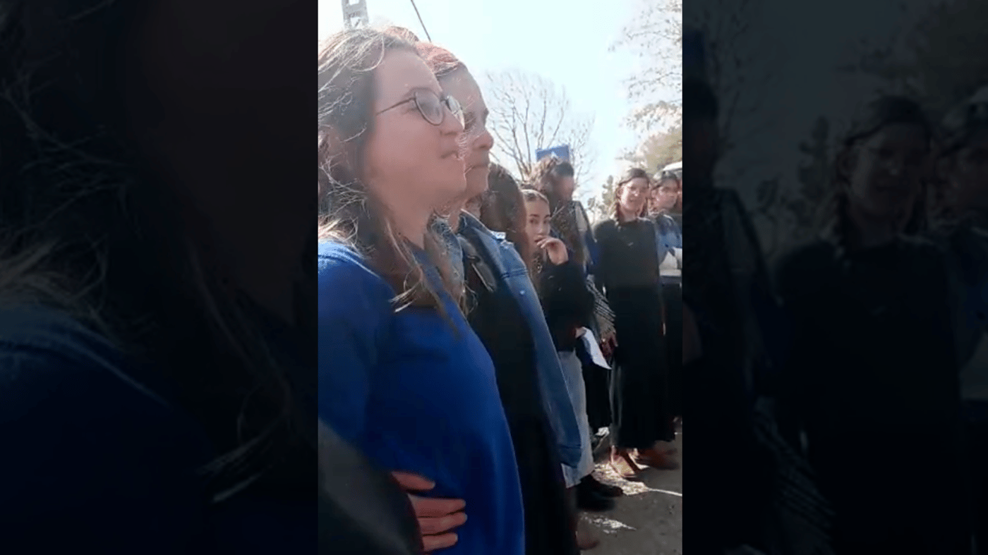 אחות הנרצחים: "זו חתיכת כאפה, אל תנסו לייפות"