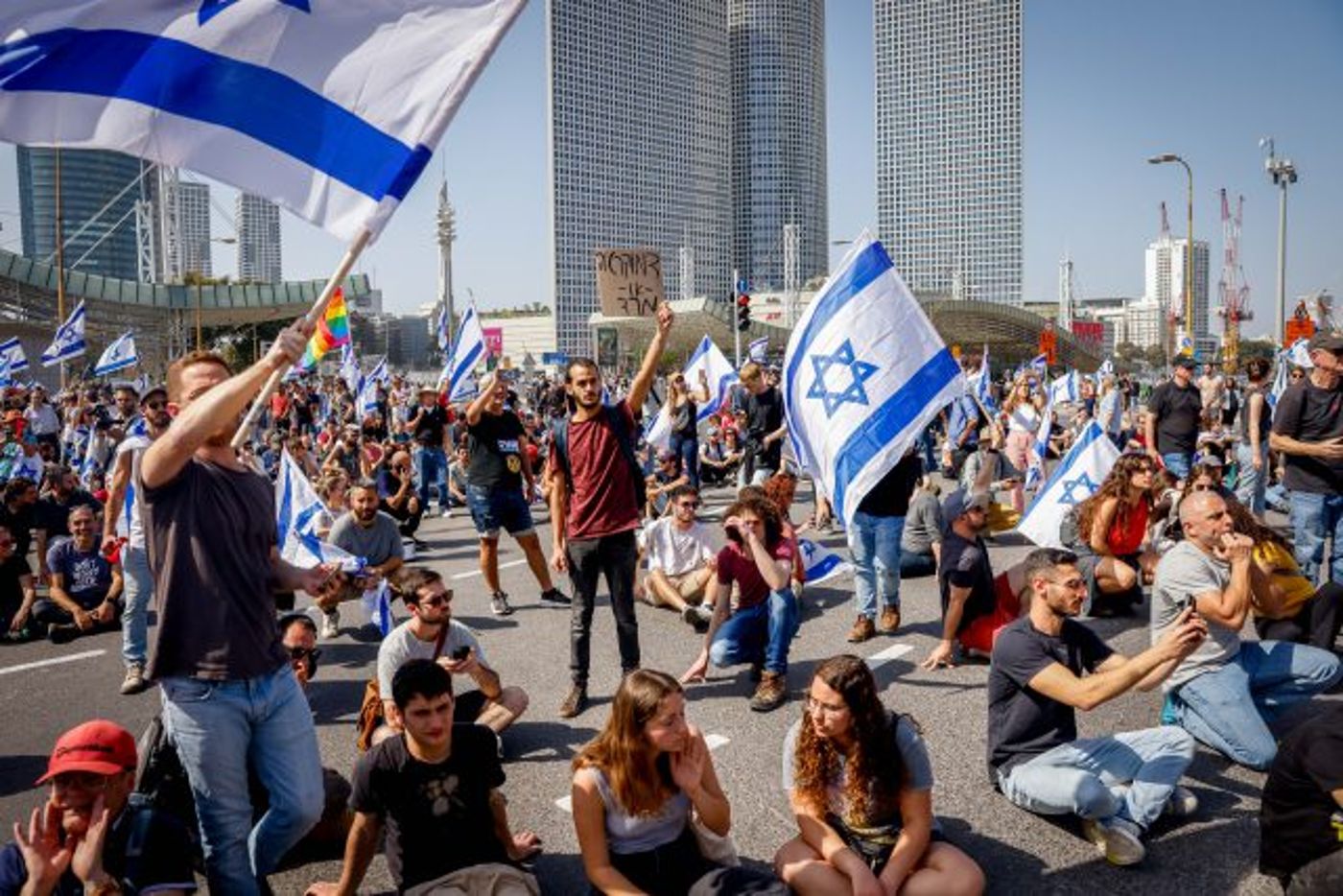 עשרות נעצרו, מפגין איבד אוזן: 'יום השיבוש' בתמונות