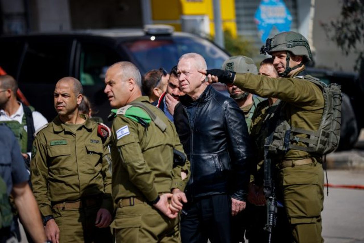 גלנט מבקר במקום הפיגוע בחווארה (אריק מרמור/פלאש90)