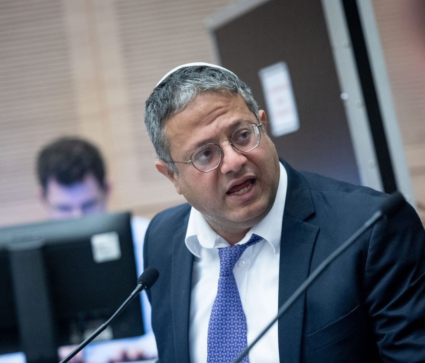 דיון סוער בממשלה: "פשוט בושה, אין אכיפה"