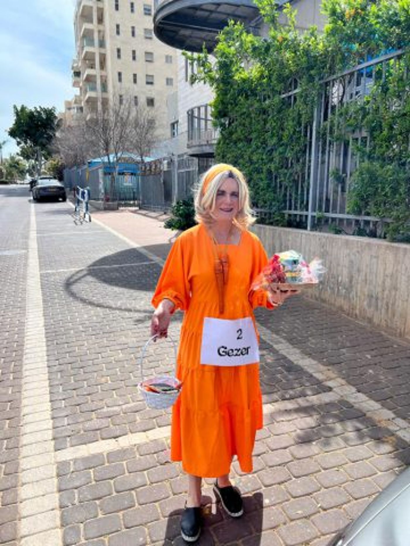 ח"כ וולדיגר עם התחפושת המקורית