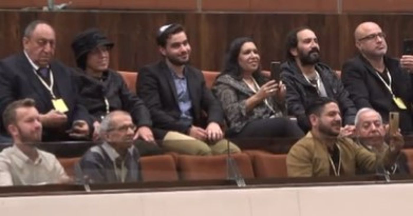 צפו: נתניהו ריגש את משפחתו של חבר הכנסת