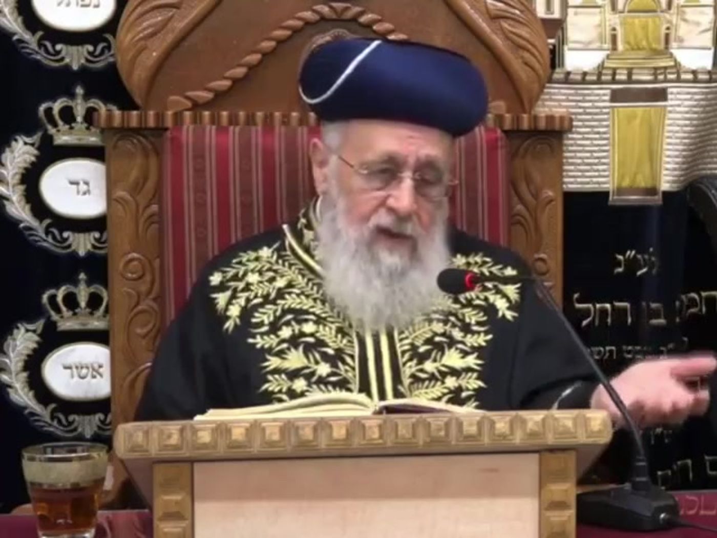 הרב יוסף לעיריית ת"א: מנעו תפילות במרחב הציבורי ביום כיפור
