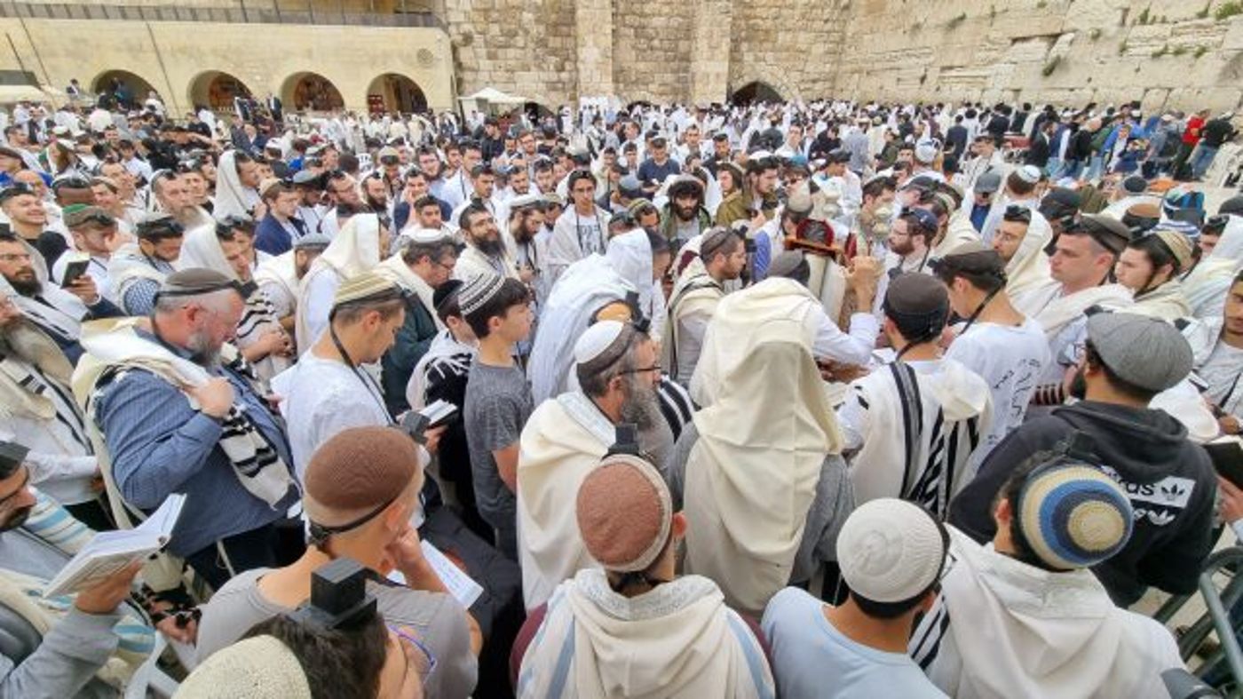 תפילה לאחדות עם ישראל בכותל המערבי (הקרן למורשת הכותל)