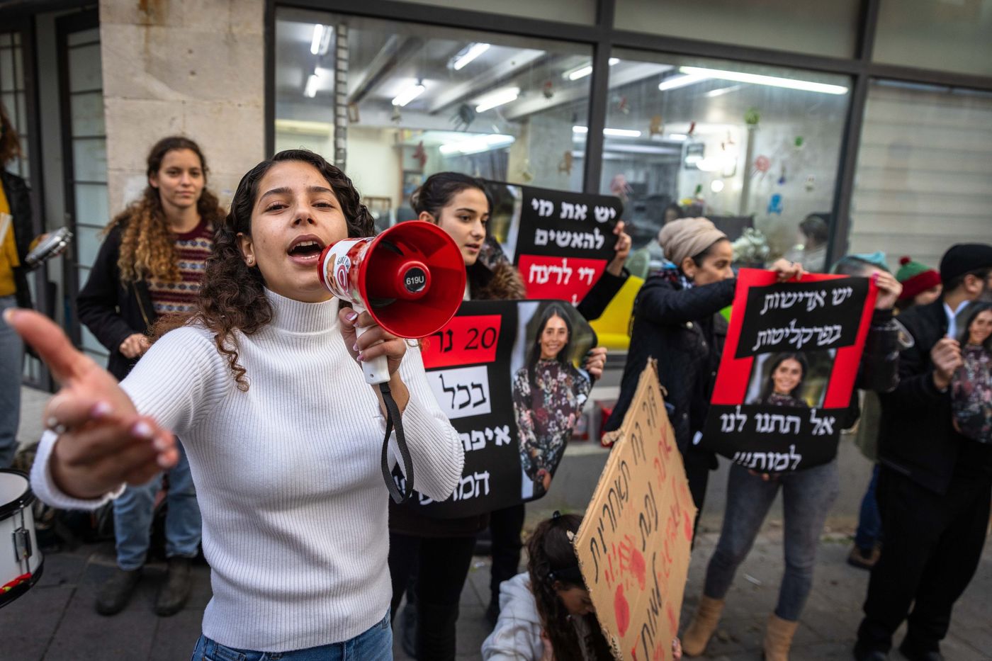 אישה נרצחה בקרית אתא; בן זוגה הסגיר את עצמו