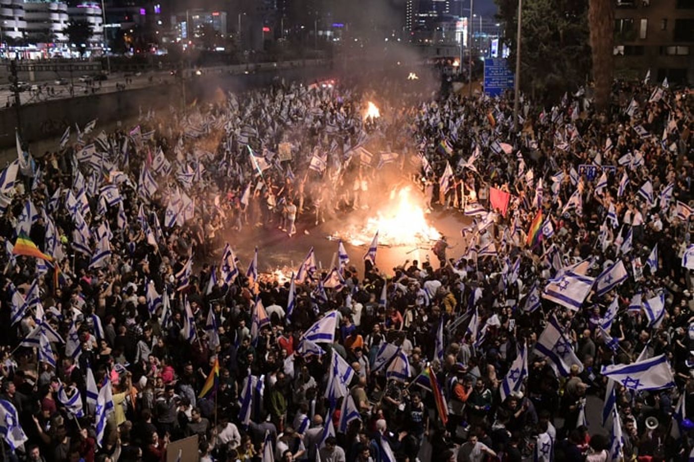 המדינה במחאה: נתניהו שוקל לעצור את החקיקה