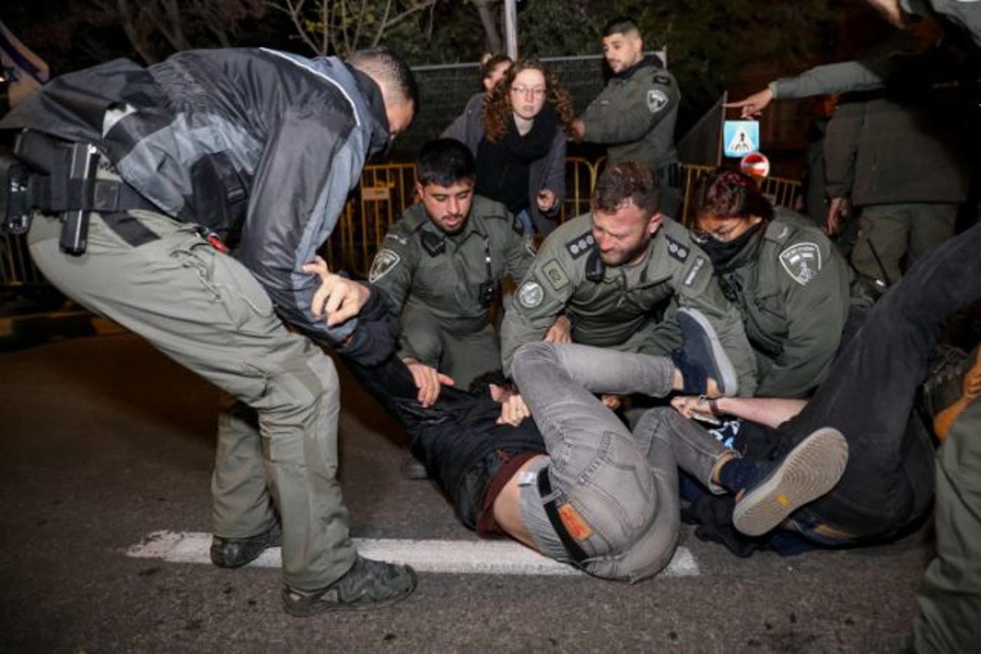 המדינה במחאה: נתניהו שוקל לעצור את החקיקה