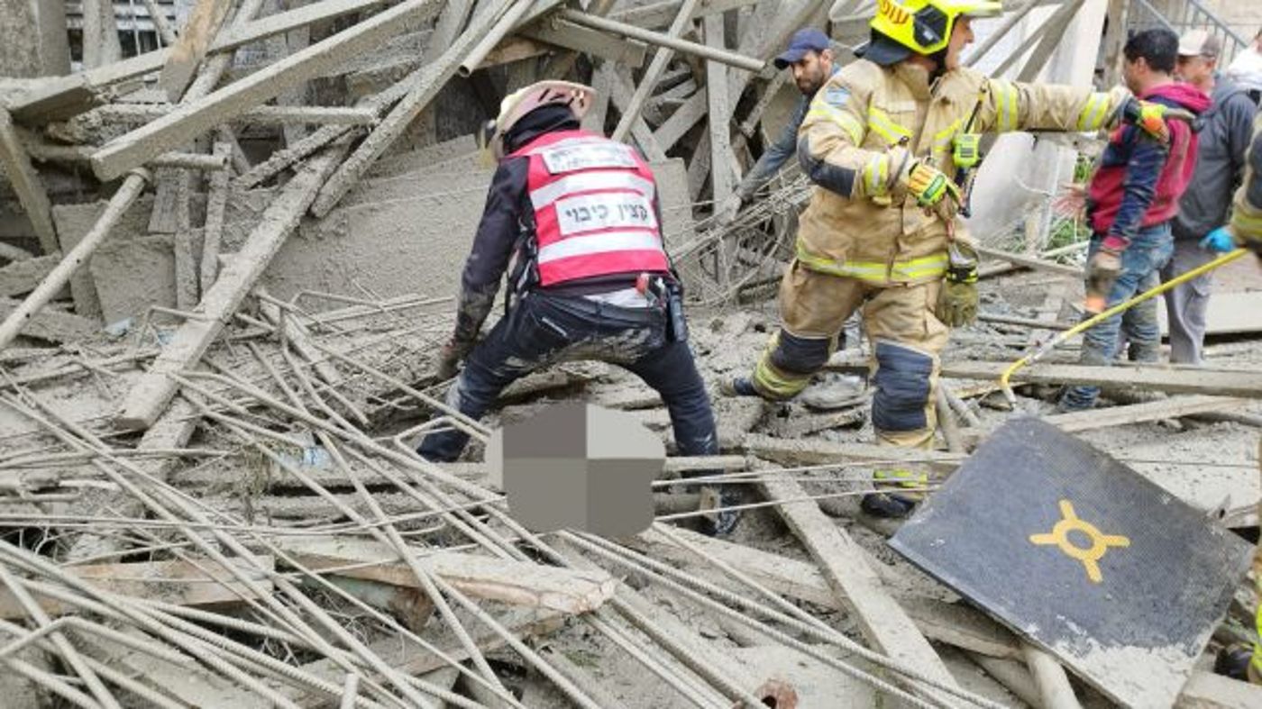 מודיעין עילית: פיגומי באתר בנייה קרסו – במקום לכוד