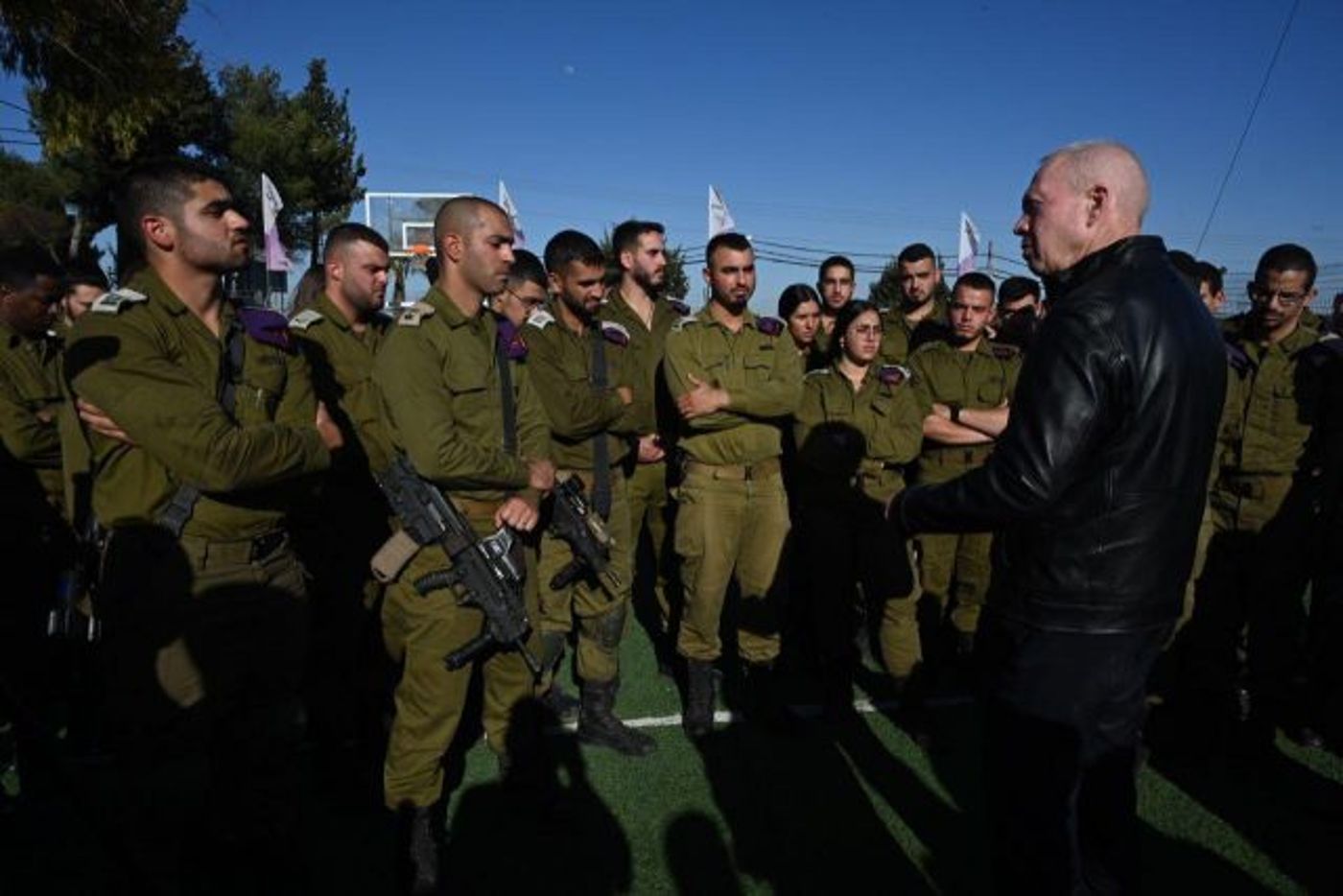 גלנט ביקר בגוש עציון ושיגר רמז על התקיפות בסוריה