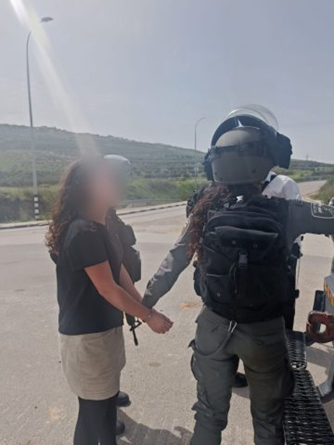 מחאה בעקבות הפיגוע: אם ובתה נעצרו באלימות