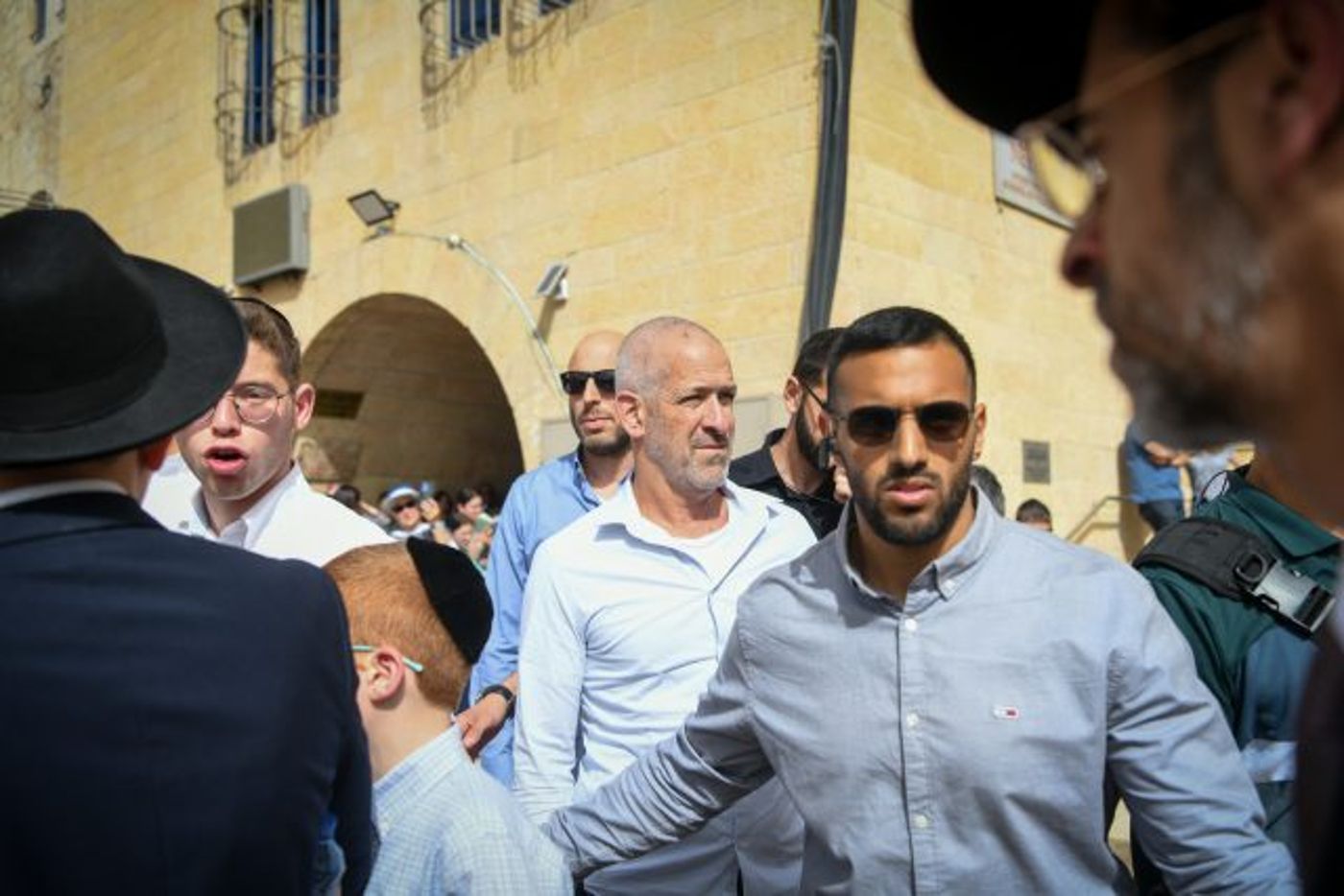 ראש השב"כ רונן בר בזמן ברכת הכהנים בכותל