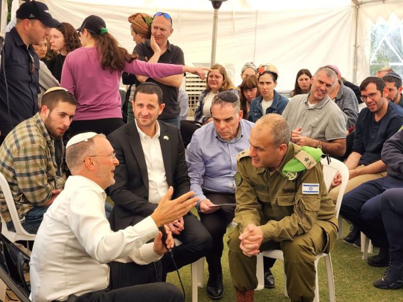 אלוף פיקוד מרכז מנחם את משפחת די (דוברות אפרת)