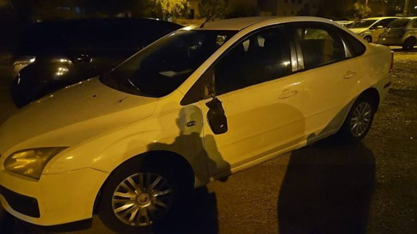 רכבים שניזוקו בשכונת נווה יעקב