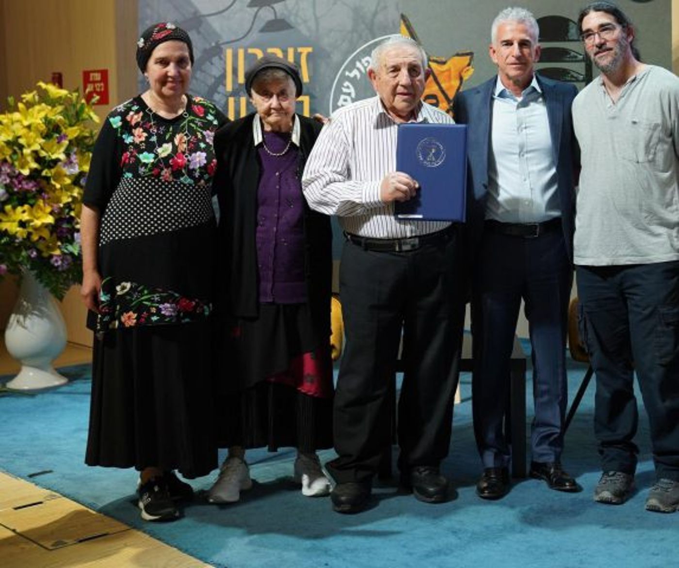 יעקב שניידר ומשפחתו