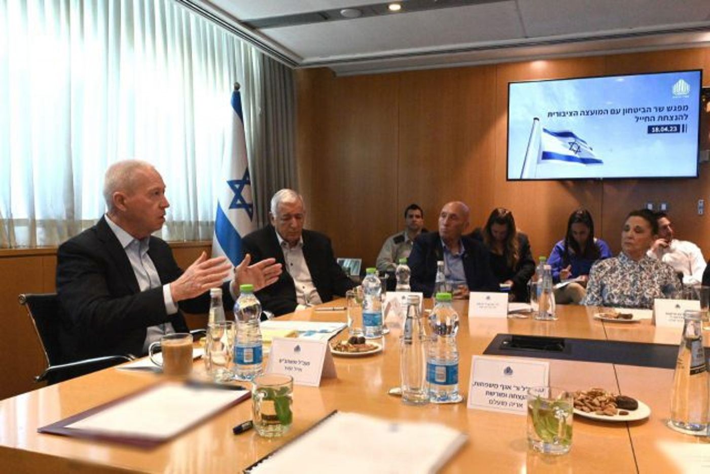 גלנט: נבחרי הציבור צריכים להיות באזכרות ביום הזיכרון