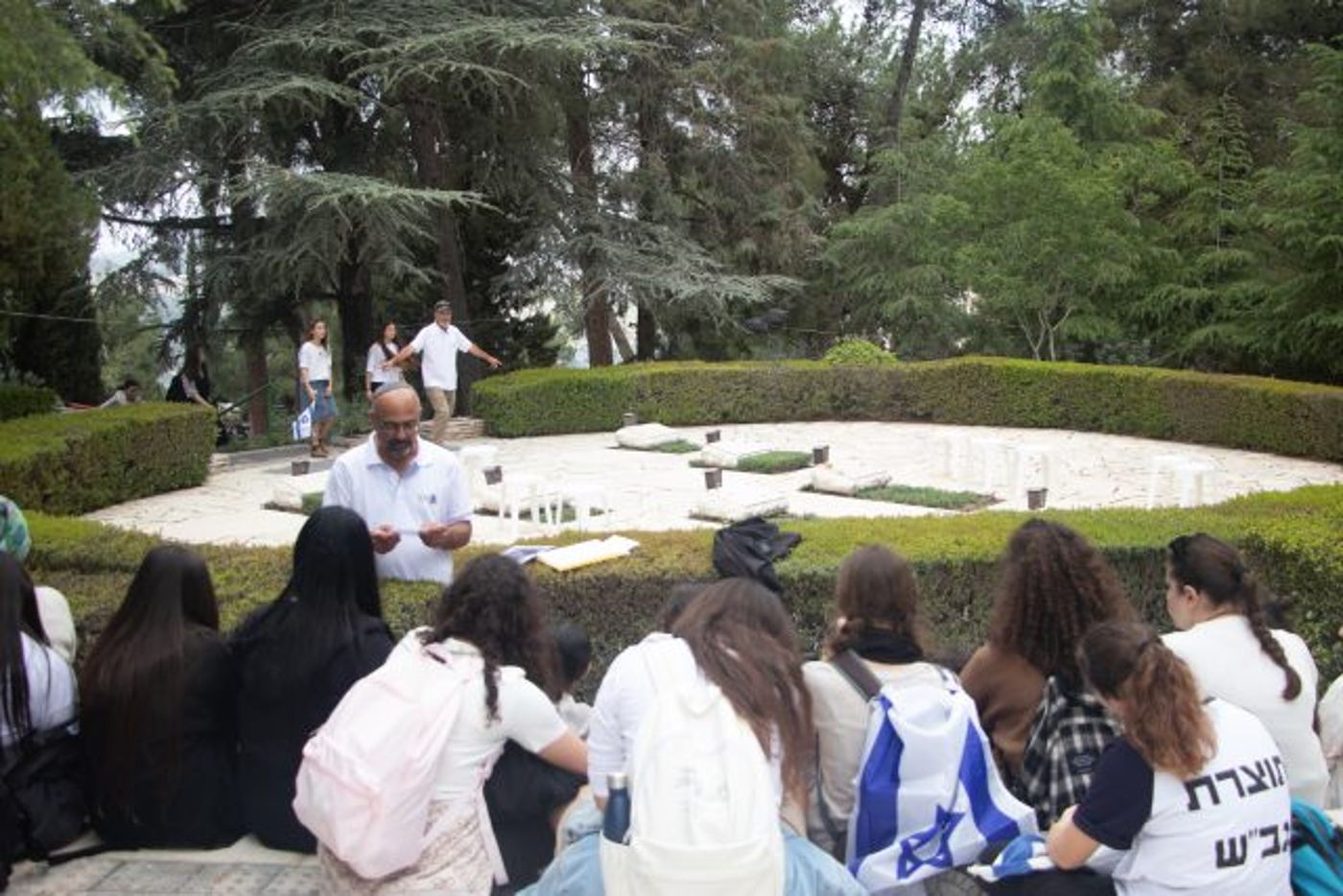 חללי הנצר האחרון והשביל המחבר: הסיפור שלא ימחה