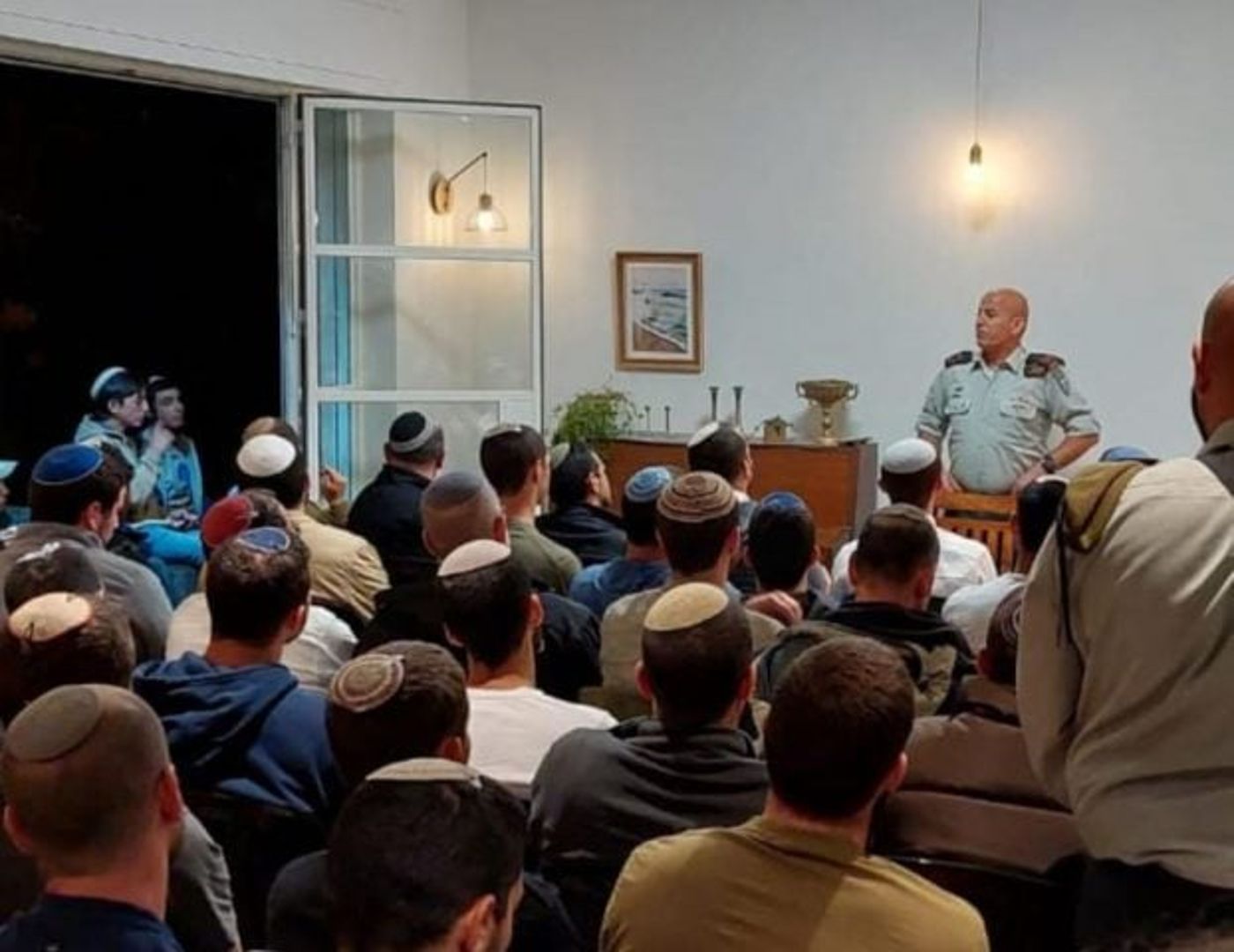 האלוף רסאן עליאן ביישוב עלי ערב יום הזיכרון (צילון: יצחק קליין)