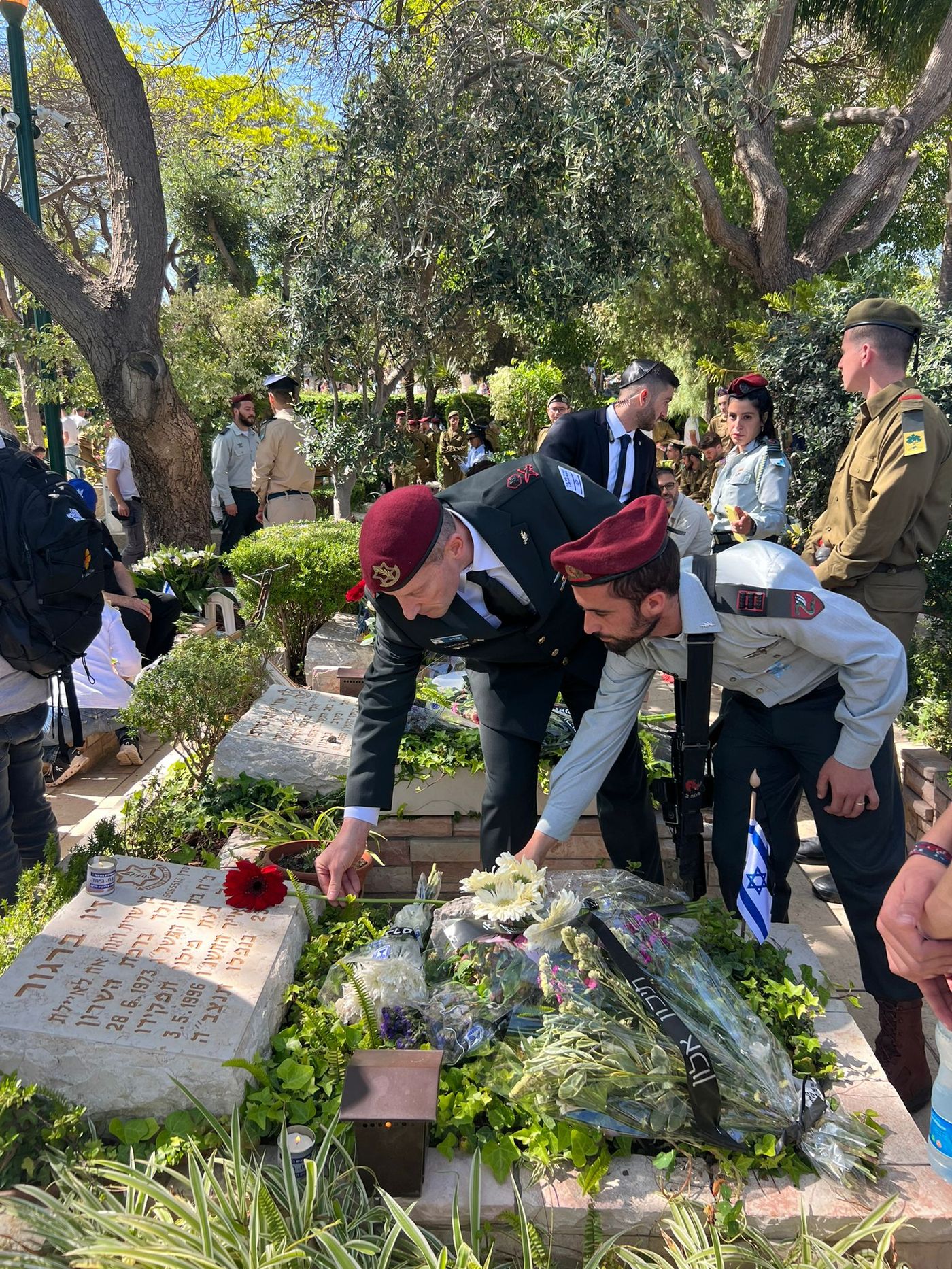 צפו: מפקדי צה"ל באזכרות בבתי העלמין הצבאיים