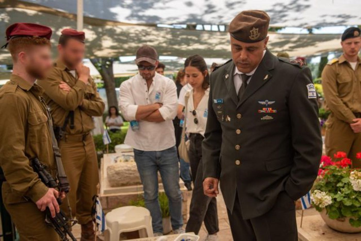 צפו: מפקדי צה"ל באזכרות בבתי העלמין הצבאיים