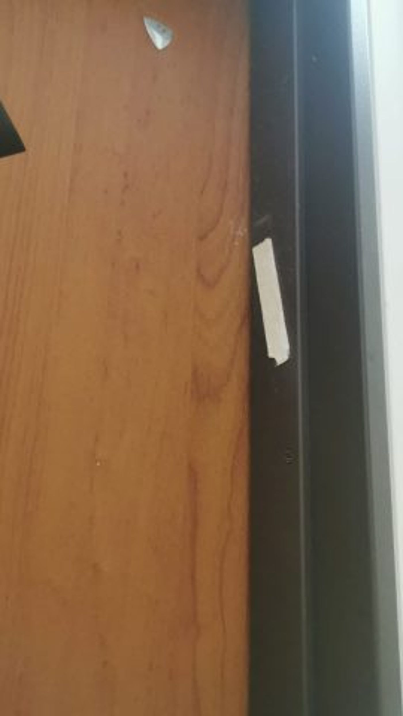 מזוזות נתלשו מעשרות בתים בשכונת טלביה היוקרתית
