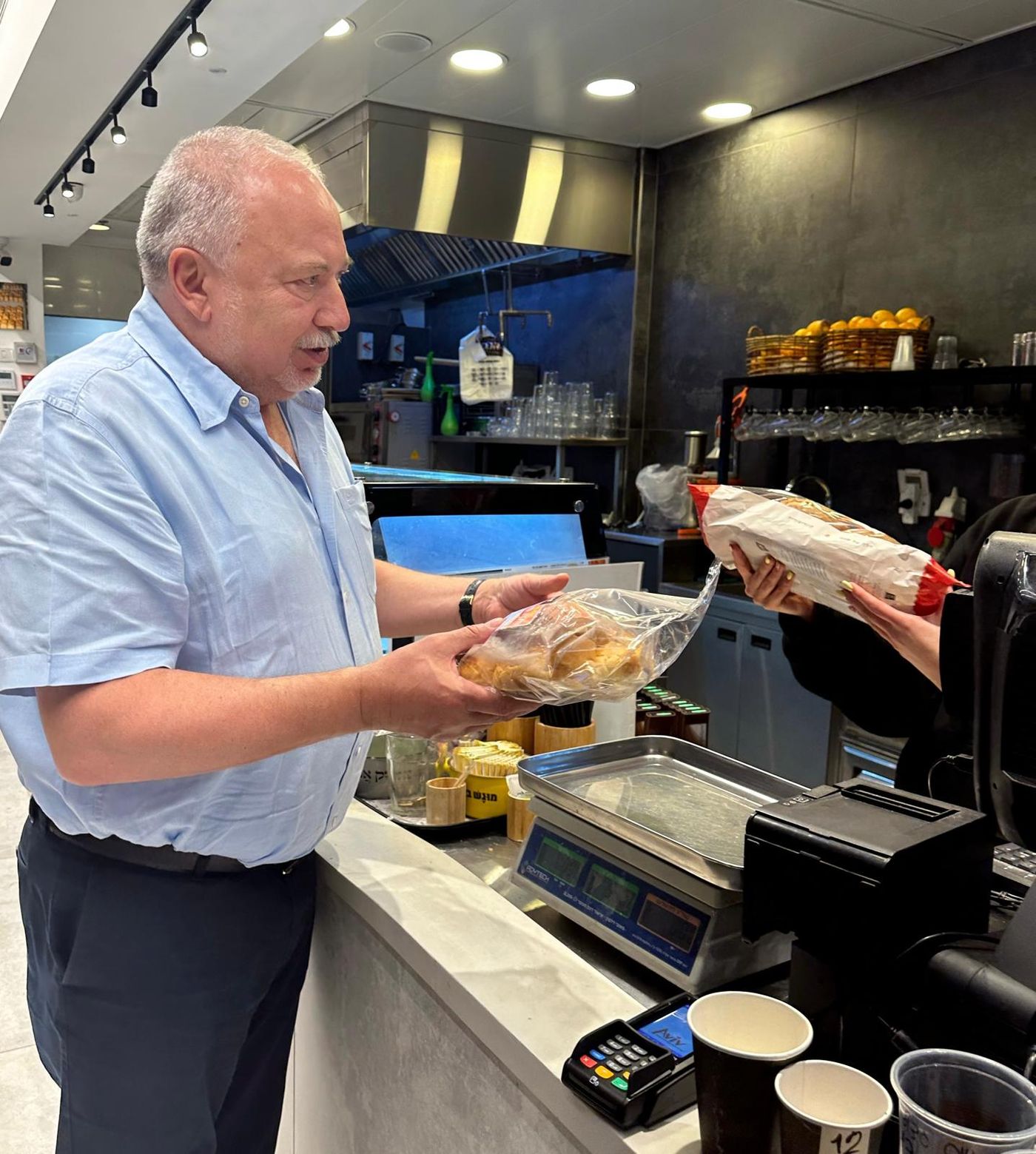 תיעוד מתגרה | כך ליברמן בחר להגיב לחרם על אנג'ל