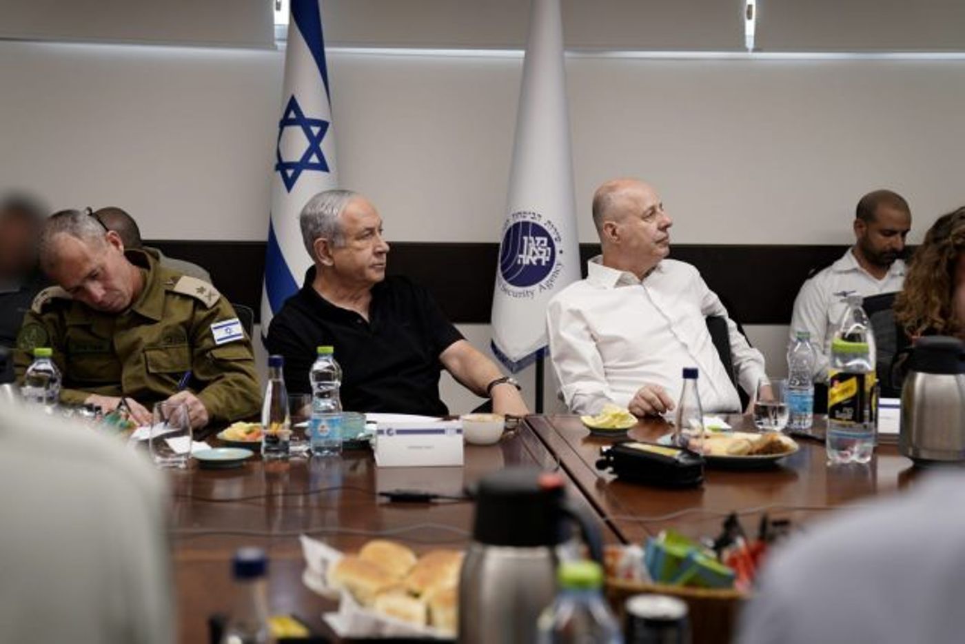 רה"מ נתניהו ויו"ר המל"ל צחי הנגבי בדיונים הביטחוניים (ללא קרדיט)