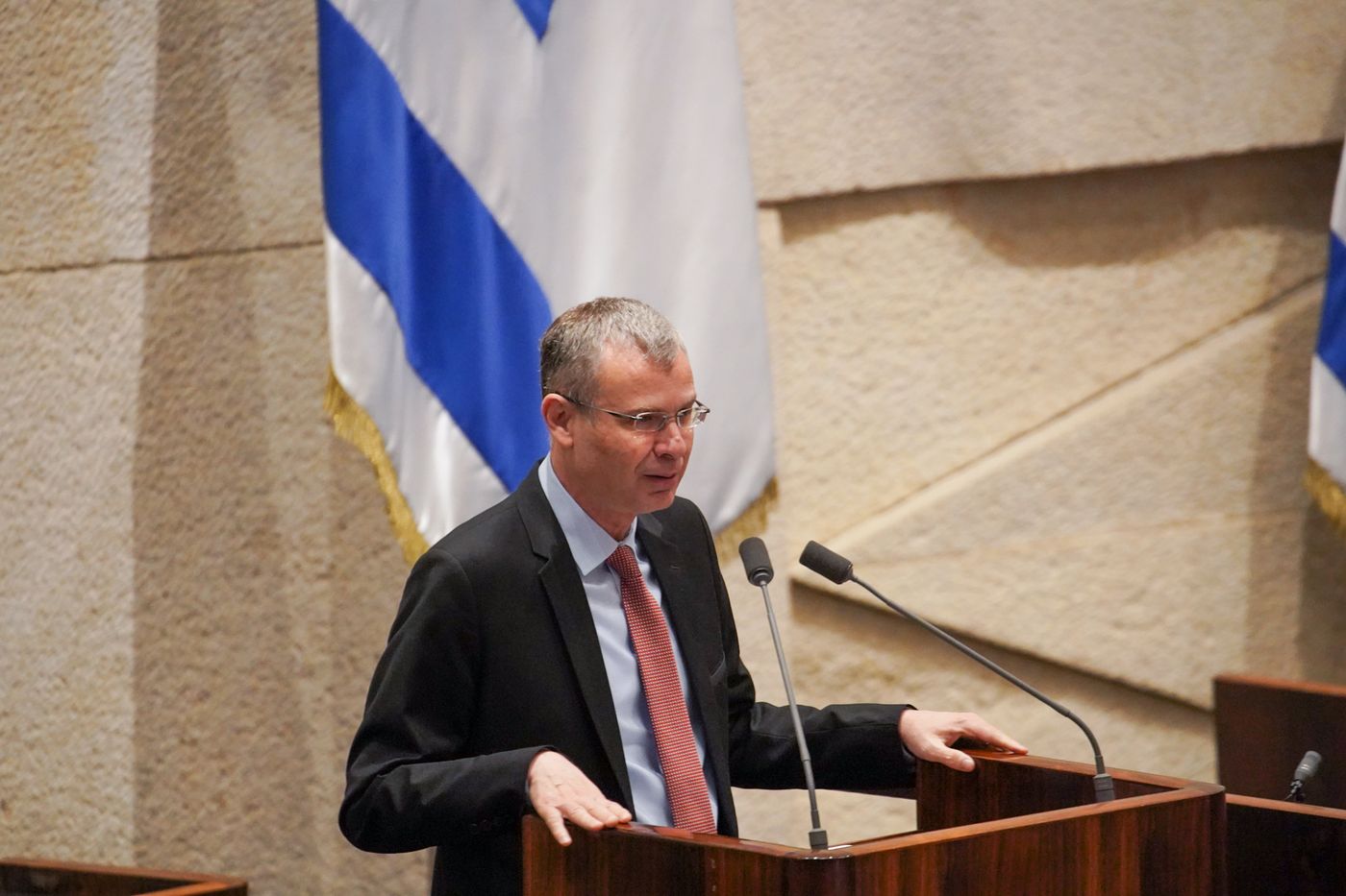 יש תאריך והרכב: נקבע הדיון בבג"ץ נגד יריב לוין