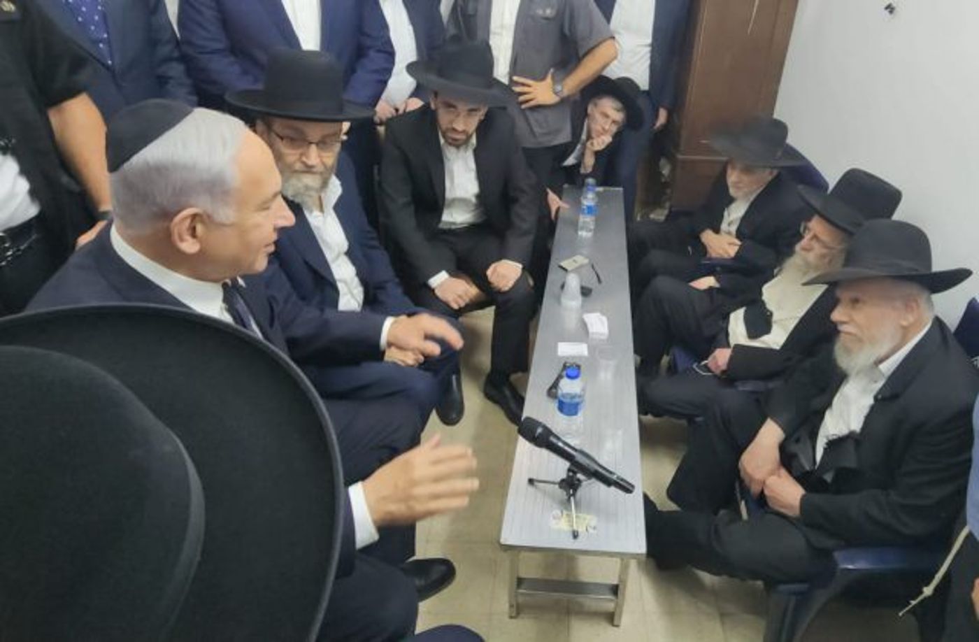 נתניהו בשבעה של הרב אדלשטיין (לשכת ח"כ גפני)