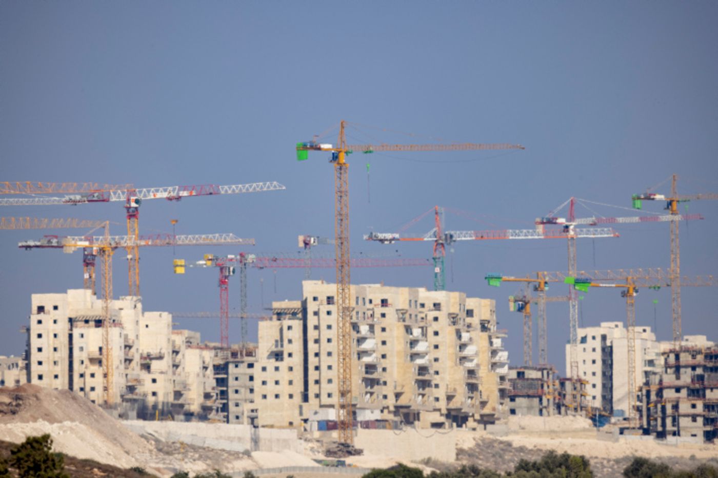 פועל נהרג לאחר שנפגע מחפץ כבד בבית שמש