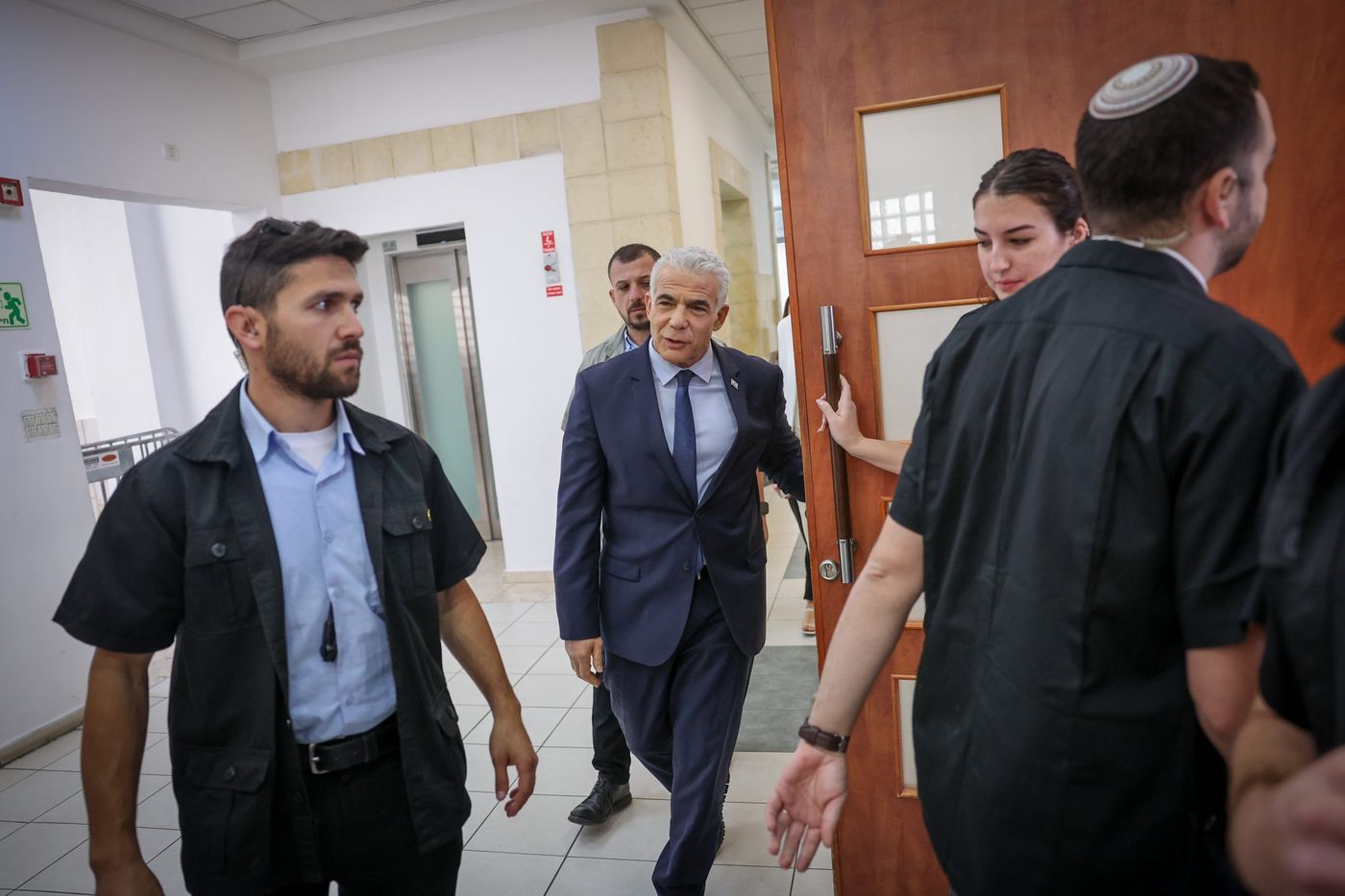 לפיד במשפט נתניהו: 'זו לא הדרך בה אני רוצה לנצח'