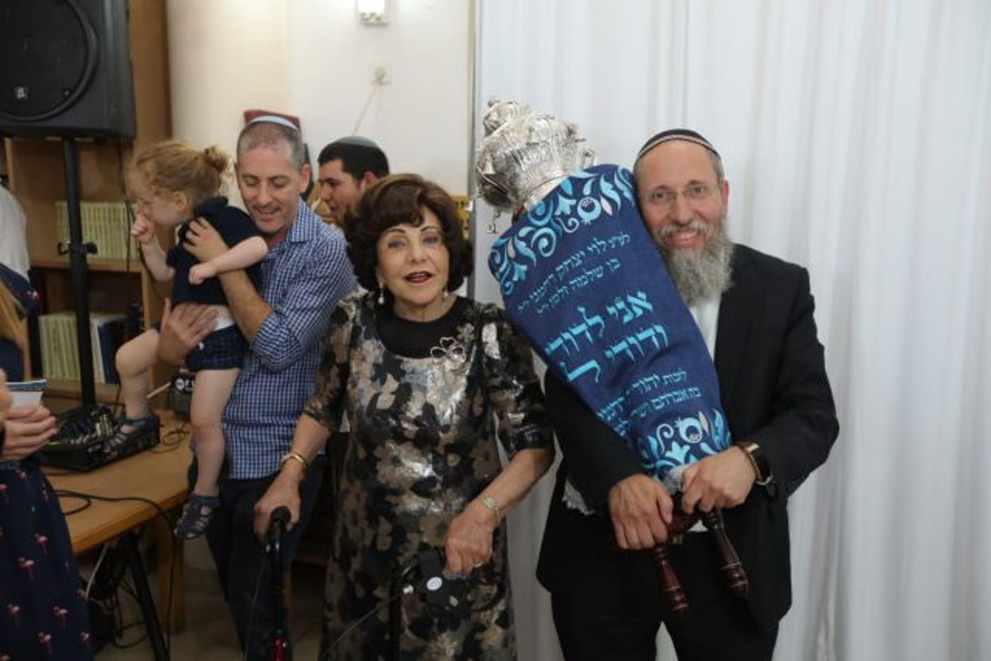 מרגש: ספר תורה חדש לישיבת מעלה אליהו בת"א