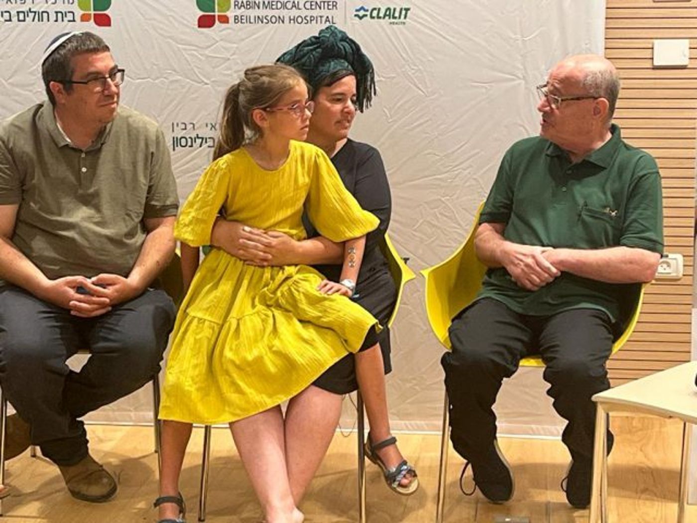 רון כרמלי המושתל, אסתר, קמה ושלום יניב