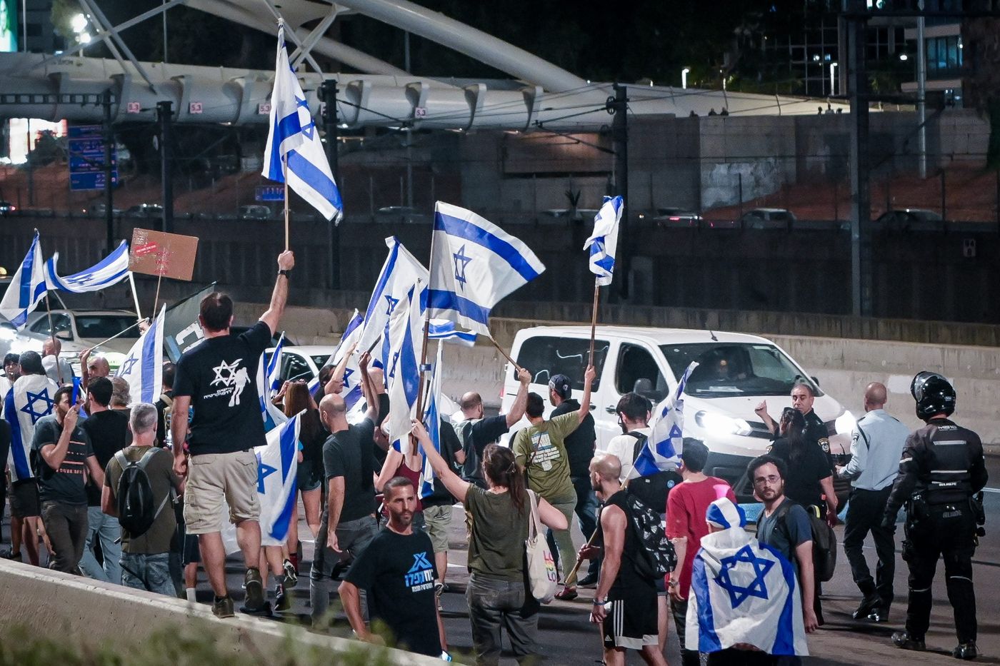ליל גלנט 2? עשרות חוסמים את נתיבי איילון