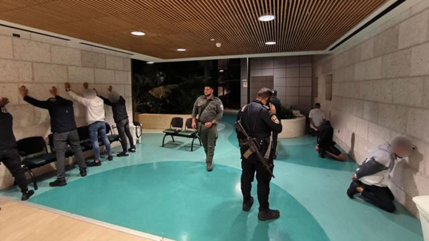 מזעזע: 8 ערבים השפילו תשוש נפש יהודי בביה"ח