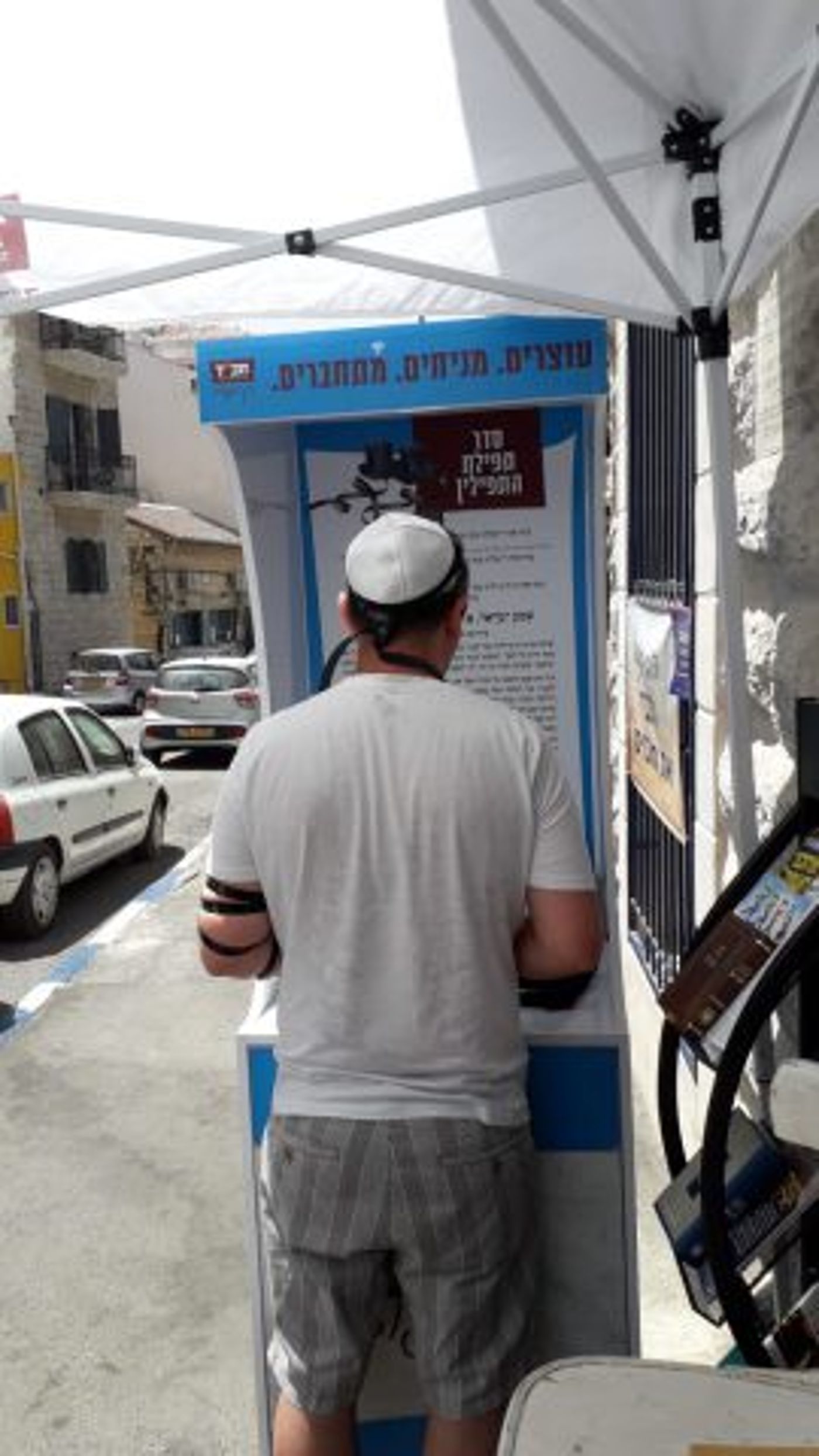 התשובה של חב"ד לפגיעה בדוכני התפילין
