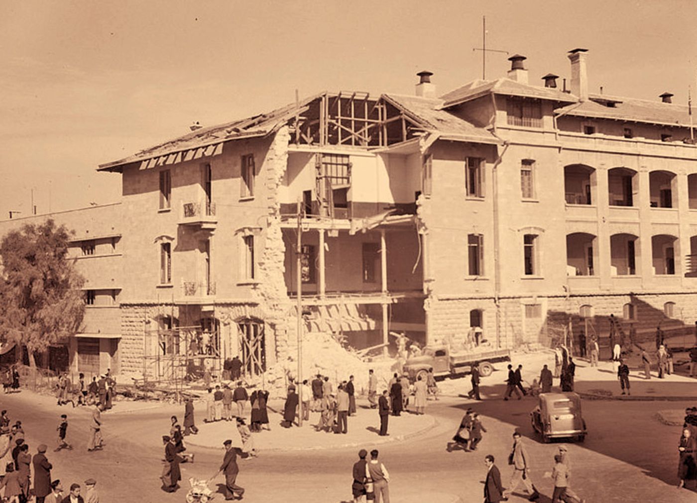 היום בהיסטוריה: 79 שנה לפיצוץ הבולשת הבריטית