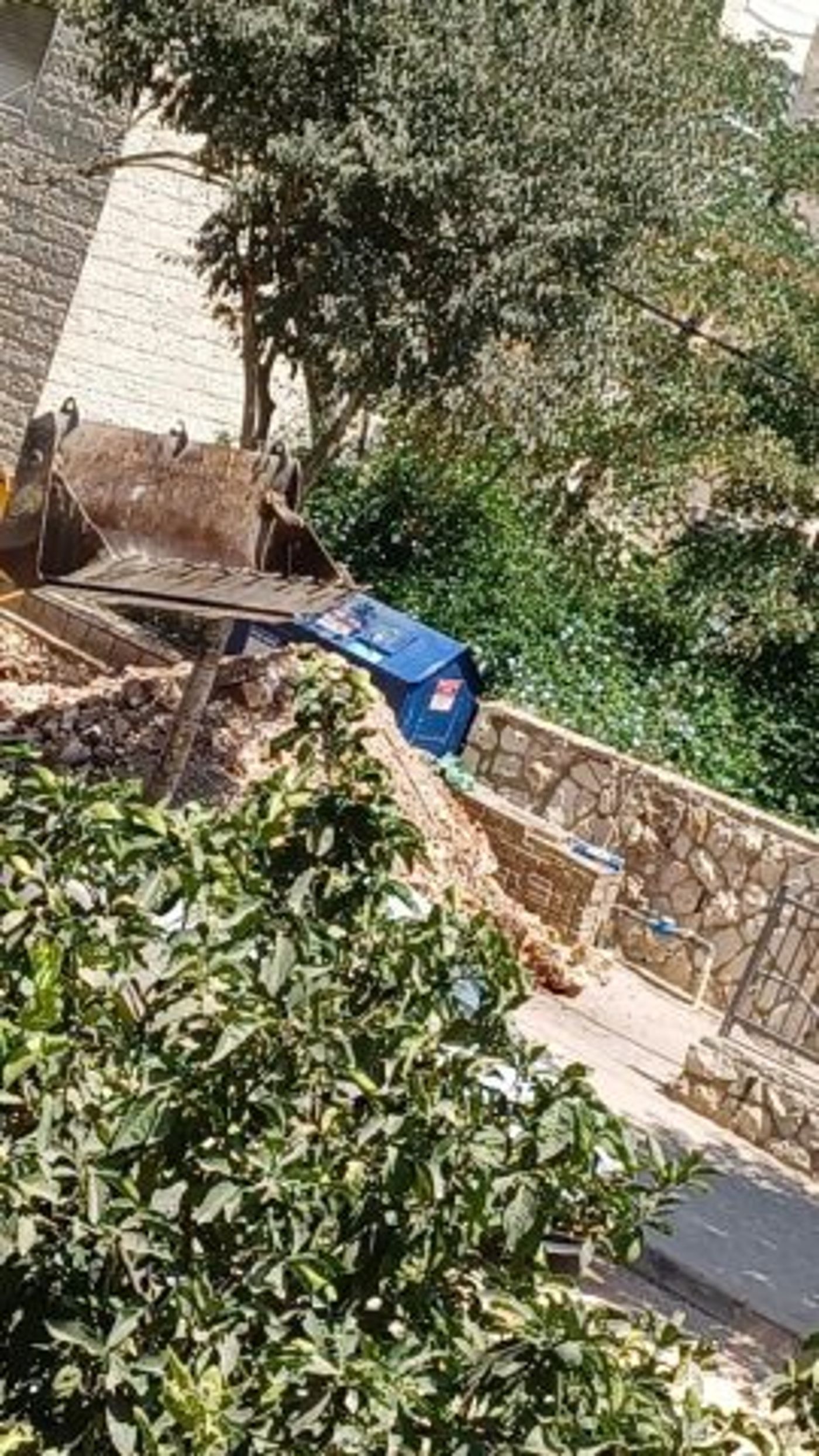 טרקטור פגע בכבל וגרם להפסקת חשמל בירושלים