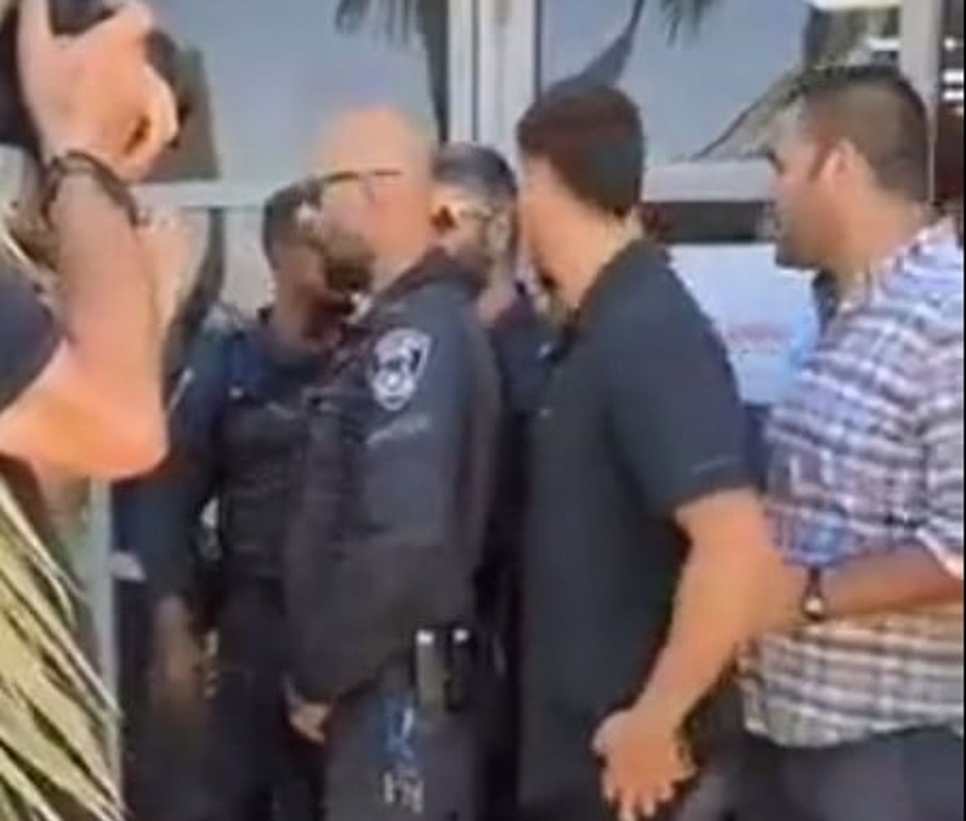 צפו: סמוטריץ' הותקף וחולץ על ידי שוטרים בירוחם