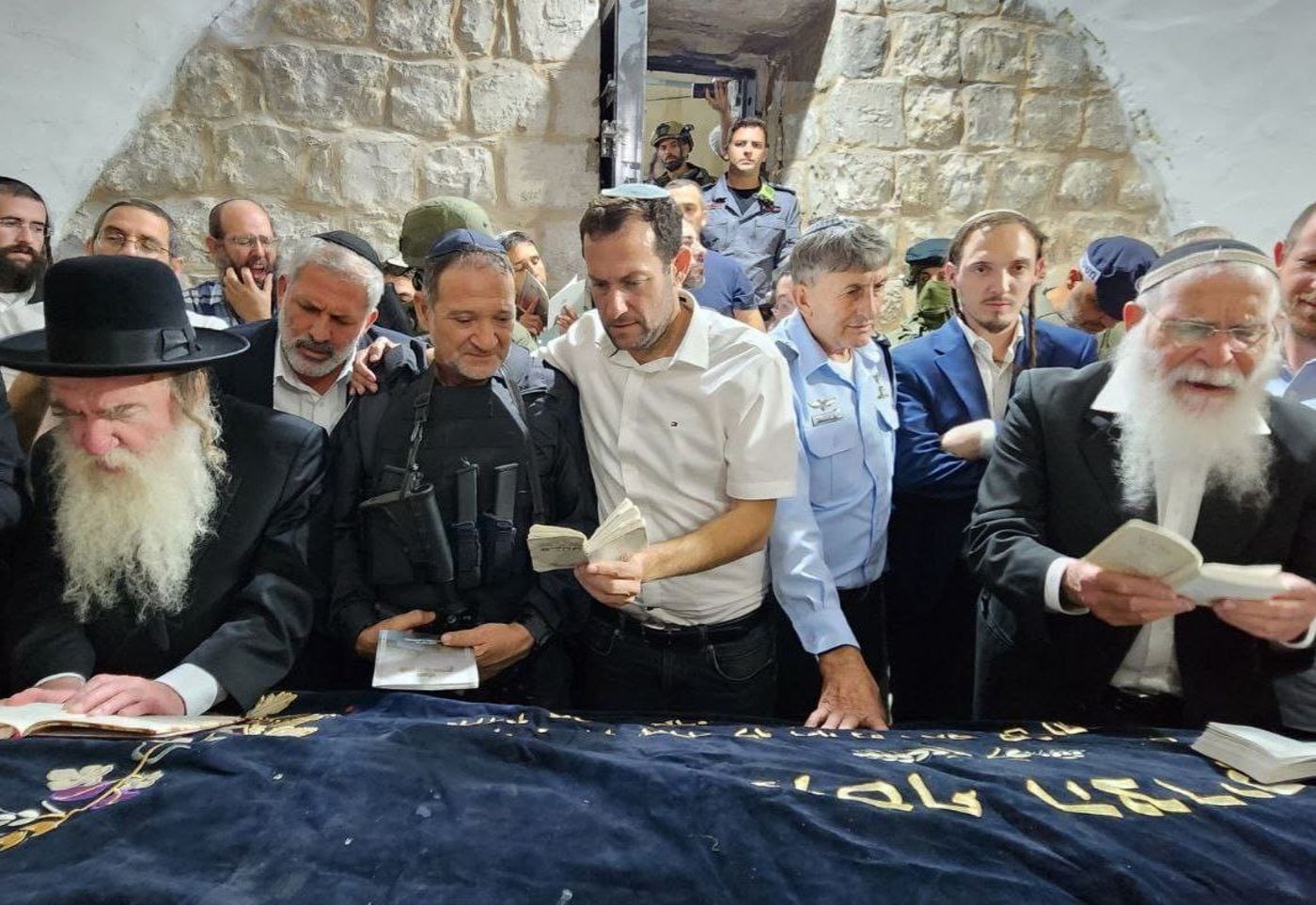 איש ערוץ 14: תפילה בקבר יוסף לא שווה פציעת חיילים