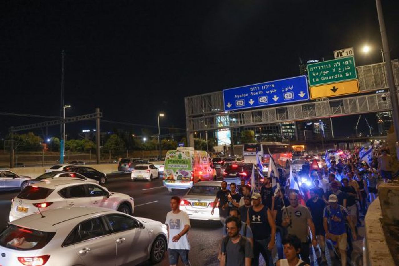 האנרכיה נמשכת: מפגיני שמאל חוסמים את איילון