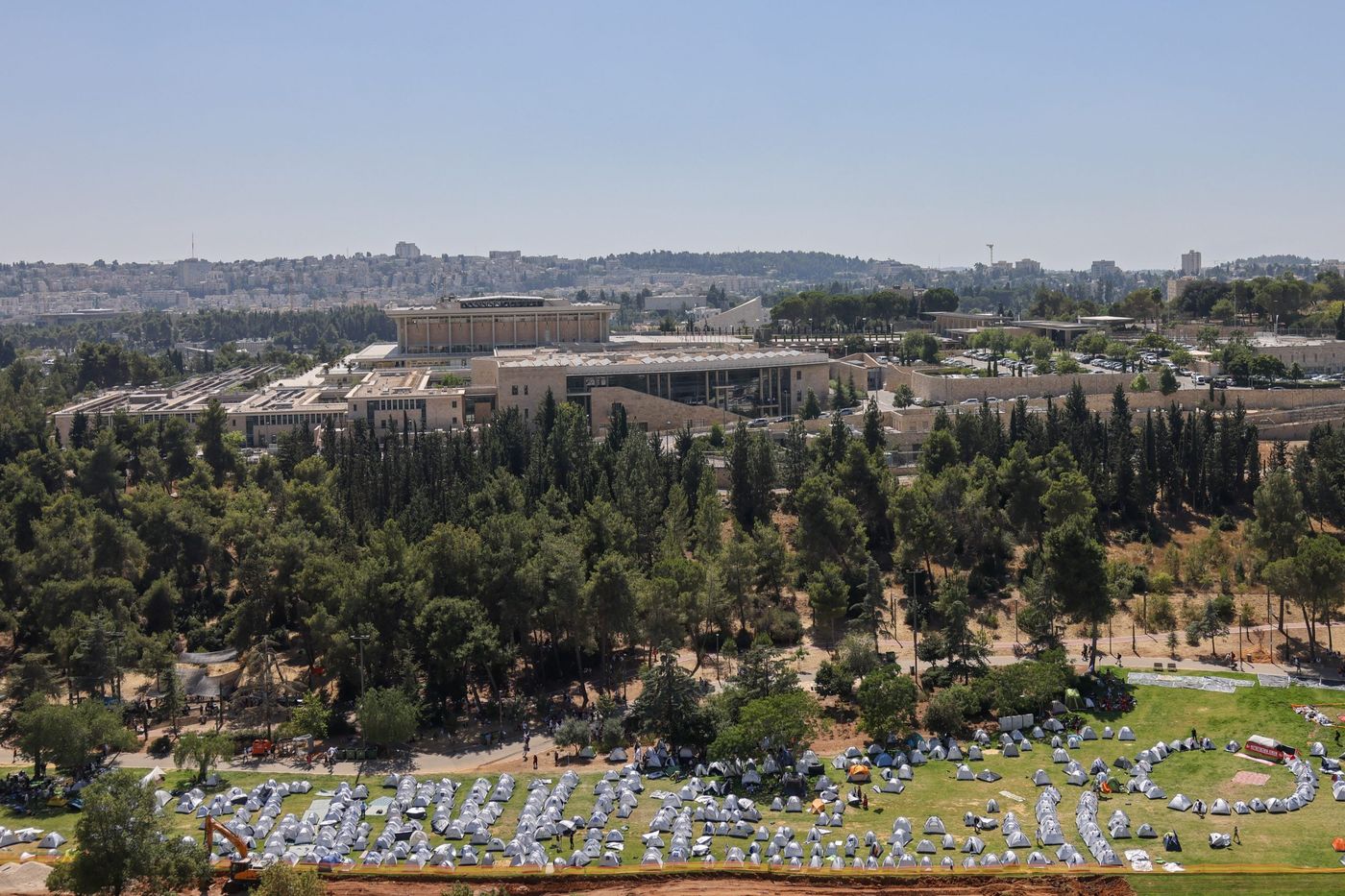 אוהלי המחאה בגן סקאר, מתחת לכנסת